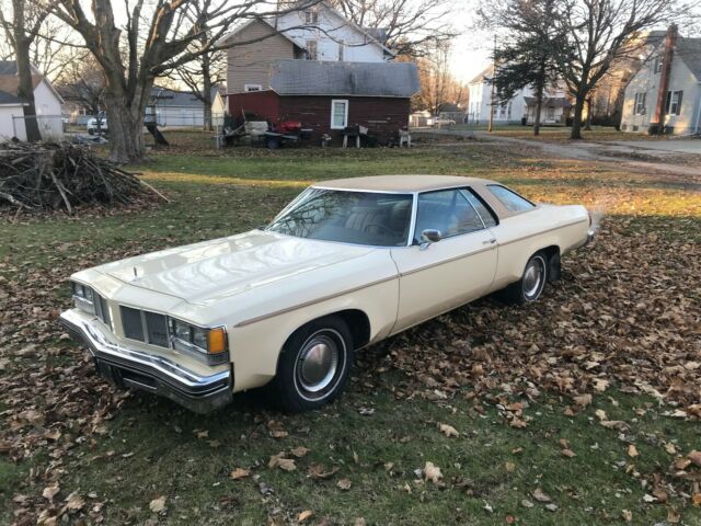 Oldsmobile Eighty-Eight 1976 image number 17