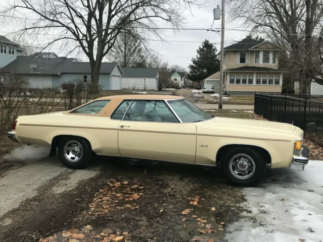 Oldsmobile Eighty-Eight 1976 image number 22