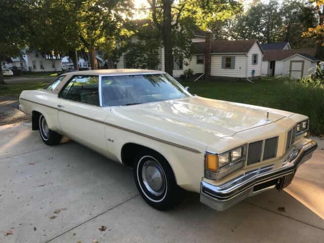 Oldsmobile Eighty-Eight 1976 image number 28