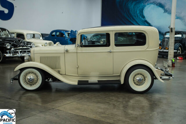 Ford 2 Door Coupe 1932 image number 1