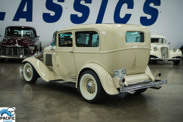 Ford 2 Door Coupe 1932 image number 14