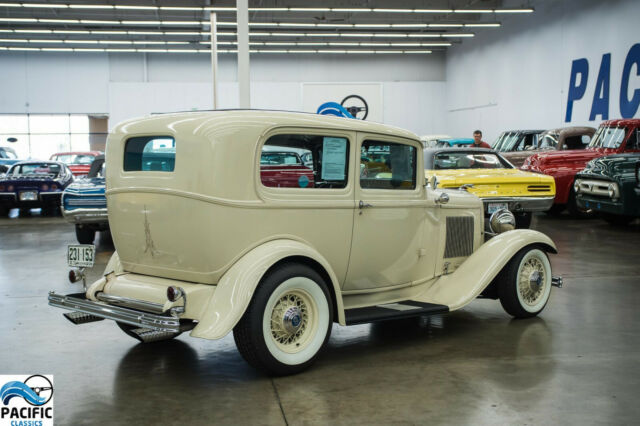 Ford 2 Door Coupe 1932 image number 17