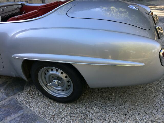 Mercedes-Benz SL-Class 1961 image number 29