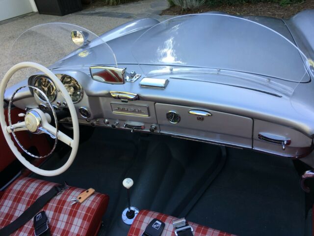 Mercedes-Benz SL-Class 1961 image number 31