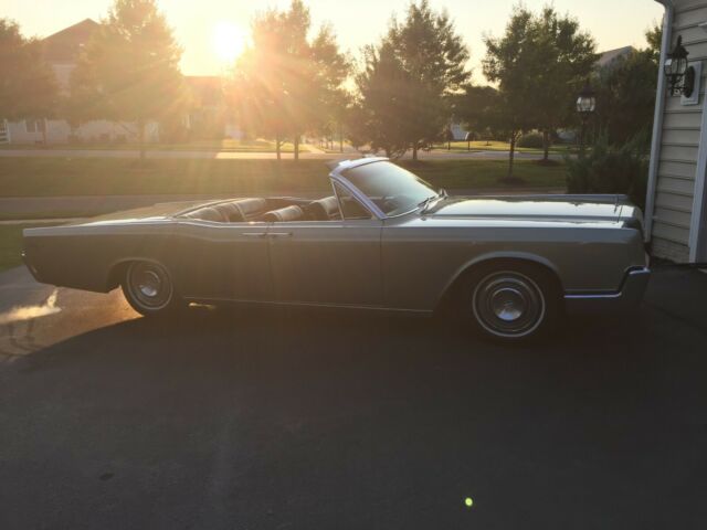 Lincoln Continental 1967 image number 24