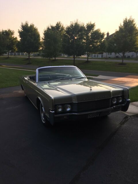 Lincoln Continental 1967 image number 27