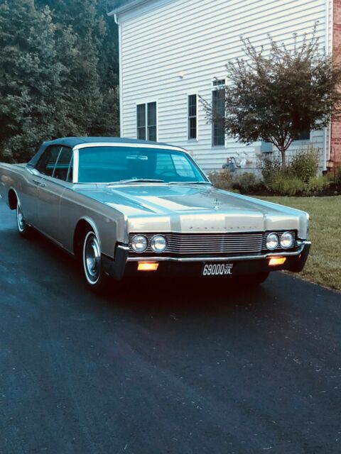 Lincoln Continental 1967 image number 33