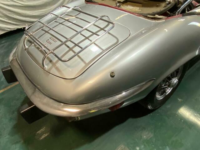 Jaguar E-Type 1974 image number 18