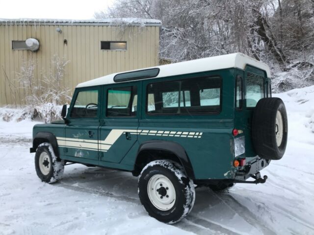 Land Rover Defender 1907 image number 2