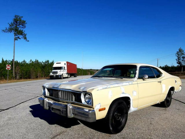 Plymouth Duster 1975 image number 0