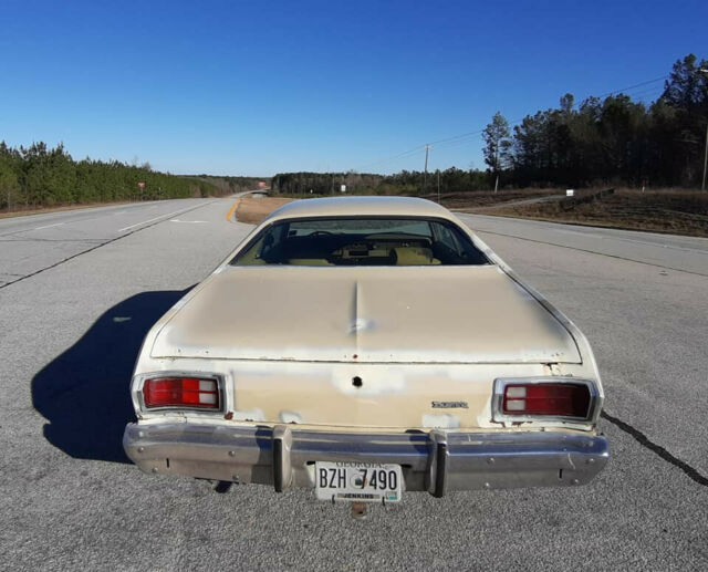 Plymouth Duster 1975 image number 14