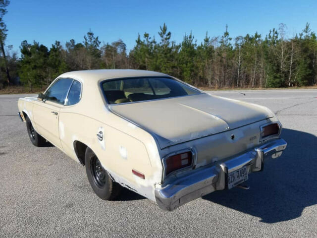 Plymouth Duster 1975 image number 2