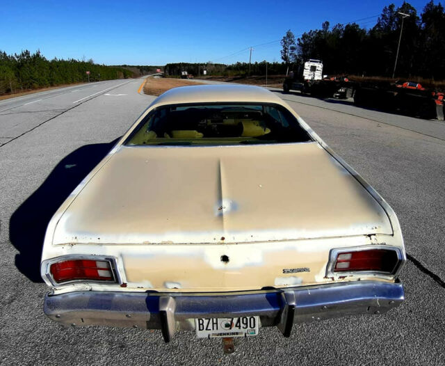 Plymouth Duster 1975 image number 27