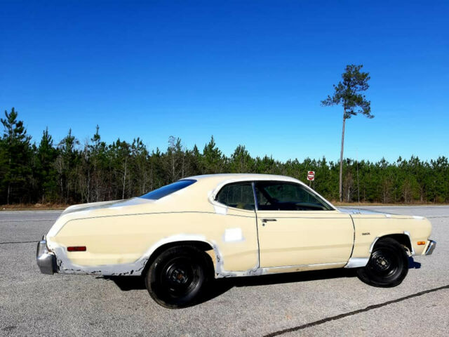 Plymouth Duster 1975 image number 28