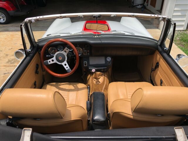 MG MGB 1977 image number 14