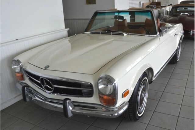 Mercedes-Benz SL-Class 1971 image number 34