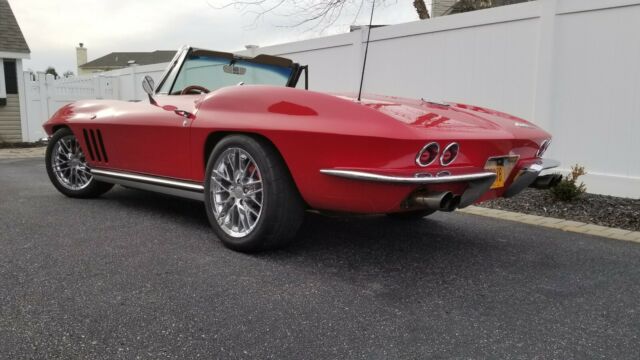 Chevrolet Corvette 1965 image number 0