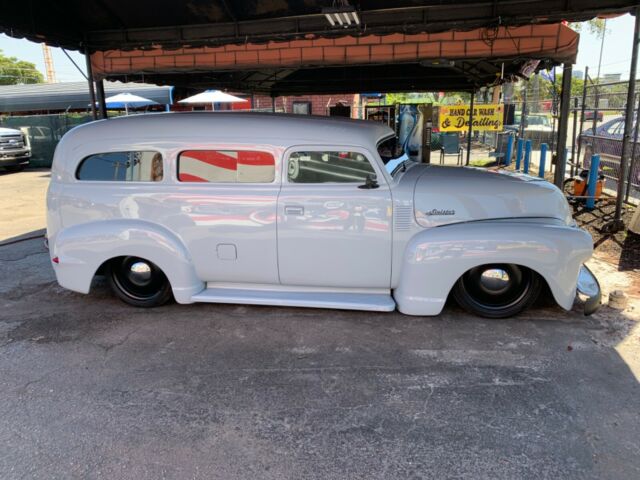 Chevrolet Suburban 1950 image number 0