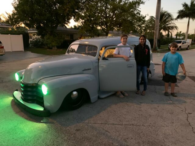 Chevrolet Suburban 1950 image number 16