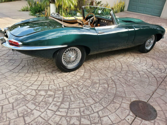 Jaguar E-Type 1964 image number 17