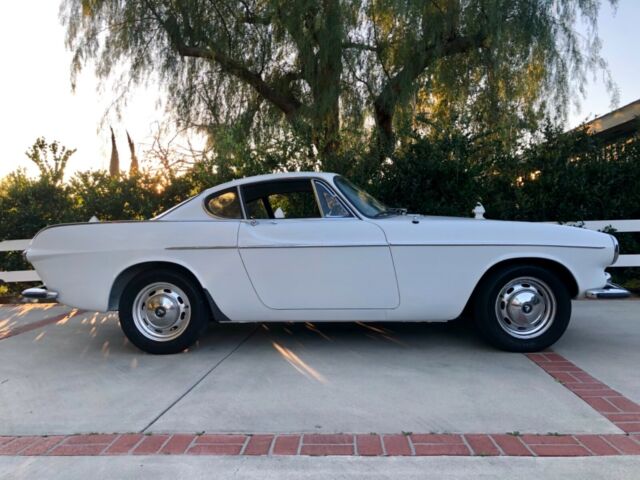 Volvo P1800 1968 image number 24