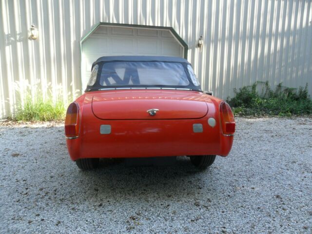 MG Midget 1972 image number 14