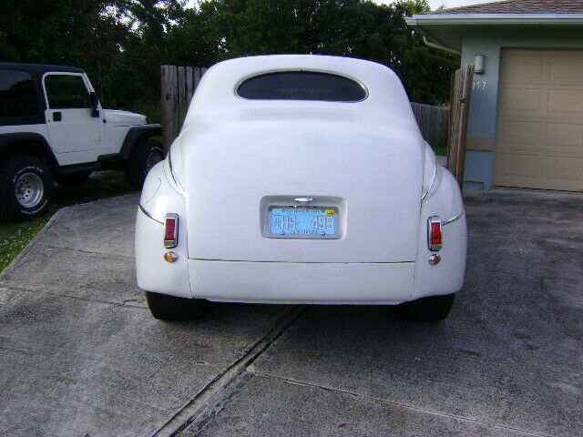 Ford Deluxe 1941 image number 14