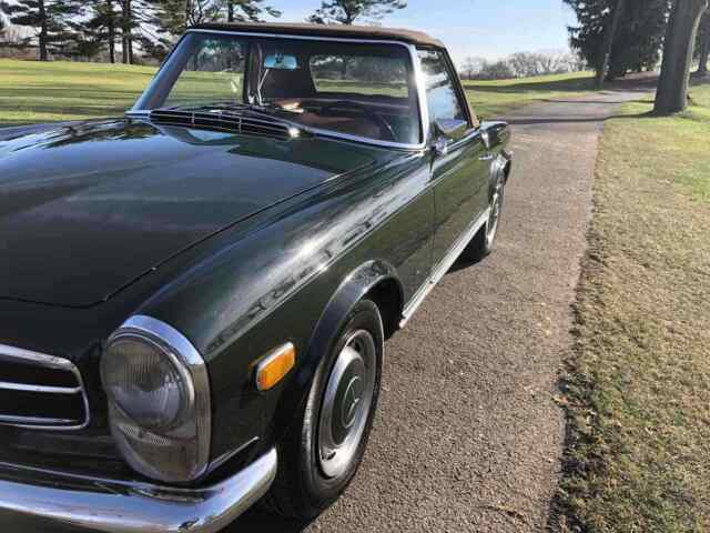 Mercedes-Benz 280 SL 1969 image number 38