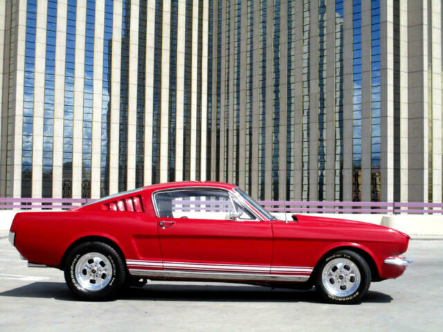 Ford Fastback 1966 image number 1