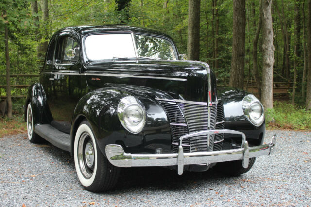 Ford Deluxe 1940 image number 1