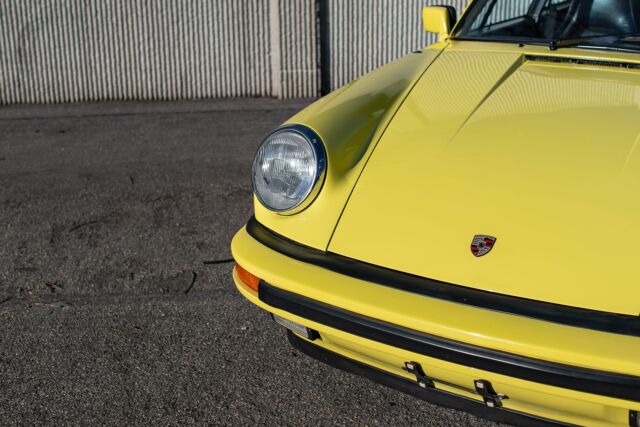 Porsche 911 1975 image number 16