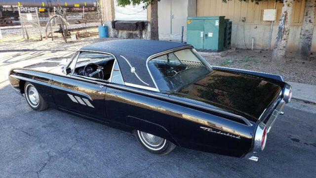 Ford Thunderbird 1963 image number 1