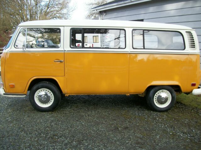 Volkswagen Bus/Vanagon 1972 image number 30