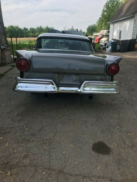 Ford Fairlane 1957 image number 19