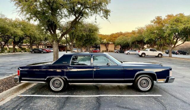 Lincoln Continental 1979 image number 2