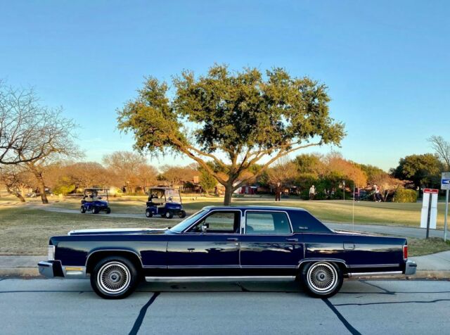 Lincoln Continental 1979 image number 4