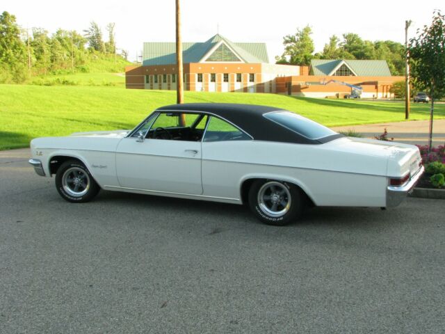 Chevrolet Impala 1966 image number 24