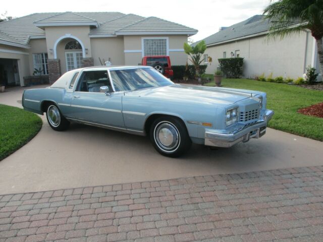 Oldsmobile Toronado 1977 image number 11