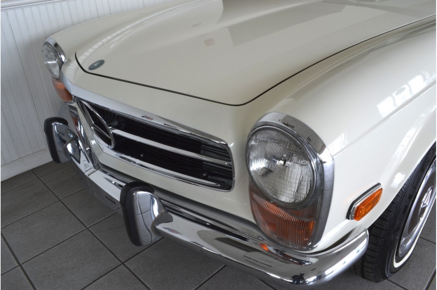 Mercedes-Benz SL-Class 1971 image number 36