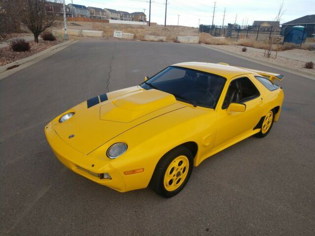 Porsche 928 1979 image number 1