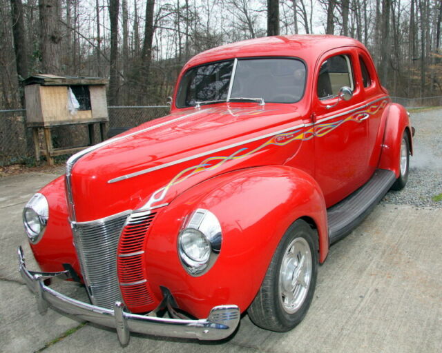 Ford Deluxe 1940 image number 0