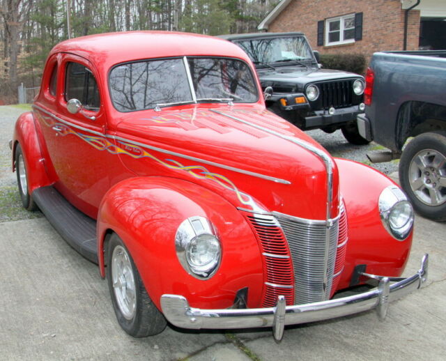 Ford Deluxe 1940 image number 1