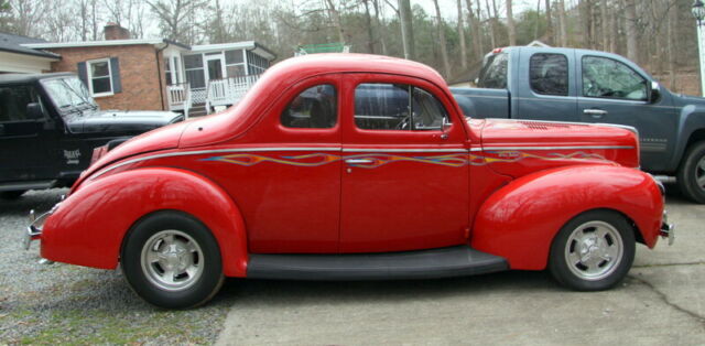 Ford Deluxe 1940 image number 14