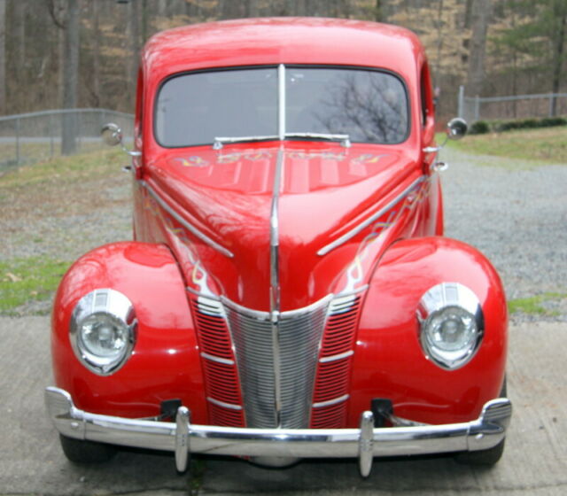 Ford Deluxe 1940 image number 2