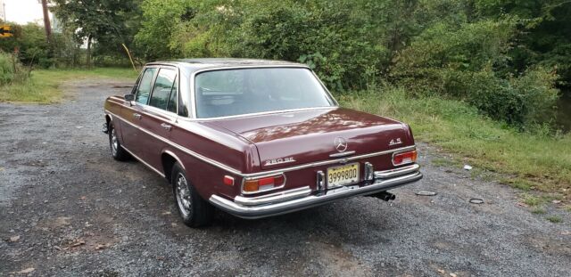 Mercedes-Benz 200-Series 1973 image number 5