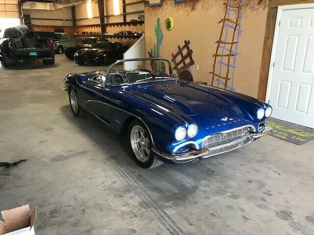 Chevrolet Corvette 1961 image number 1