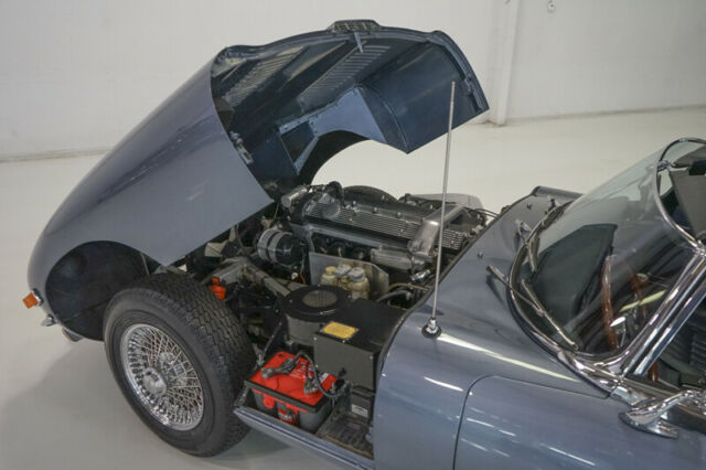 Jaguar E-Type 1969 image number 39