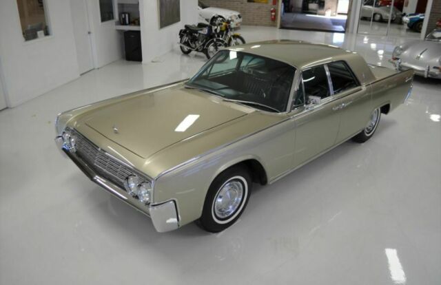 Lincoln Continental Sedan 1962 image number 0