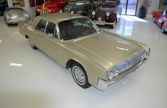 Lincoln Continental Sedan 1962 image number 11