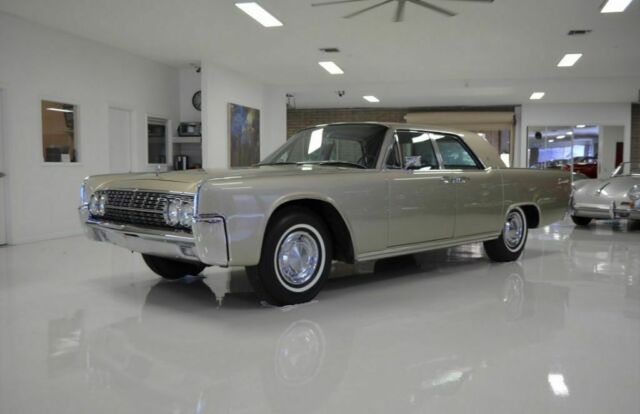 Lincoln Continental Sedan 1962 image number 2